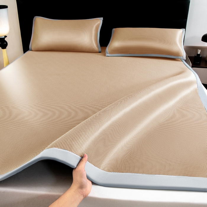 91家纺网 家纺一手货源 找家纺 家喜爱 2026新款碳光冰丝席子三件套加厚复合三明治款冰丝软席平铺席 千鸟格-咖【复合三明治款】