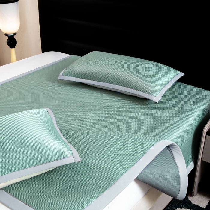 91家纺网 家纺一手货源 找家纺 家喜爱 2026新款碳光冰丝席子三件套加厚复合三明治款冰丝软席平铺席 千鸟格-绿【复合三明治款】