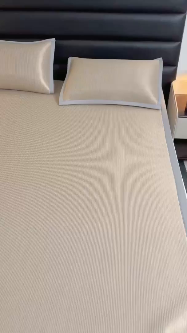 91家纺网 家纺一手货源 找家纺 家喜爱 2026新款碳光冰丝席子三件套加厚复合三明治款冰丝软席平铺席 千鸟格-咖【复合三明治款】