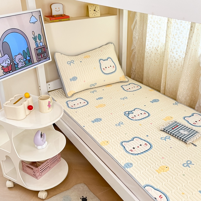 91家纺网 家纺一手货源 找家纺 川悦生活 2026新款大版宿舍凉感丝学生床凉席三件套 猫猫酱