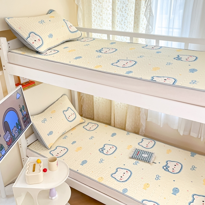 91家纺网 家纺一手货源 找家纺 川悦生活 2026新款大版宿舍凉感丝学生床凉席三件套 猫猫酱