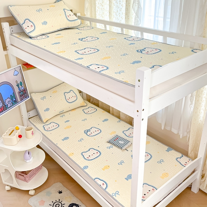 91家纺网 家纺一手货源 找家纺 川悦生活 2026新款大版宿舍凉感丝学生床凉席三件套 猫猫酱