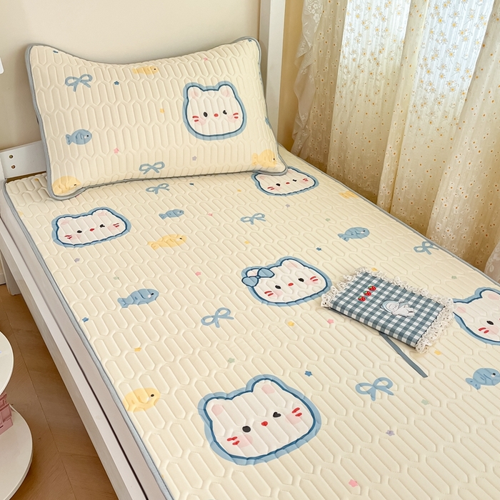 91家纺网 家纺一手货源 找家纺 川悦生活 2026新款大版宿舍凉感丝学生床凉席三件套 猫猫酱