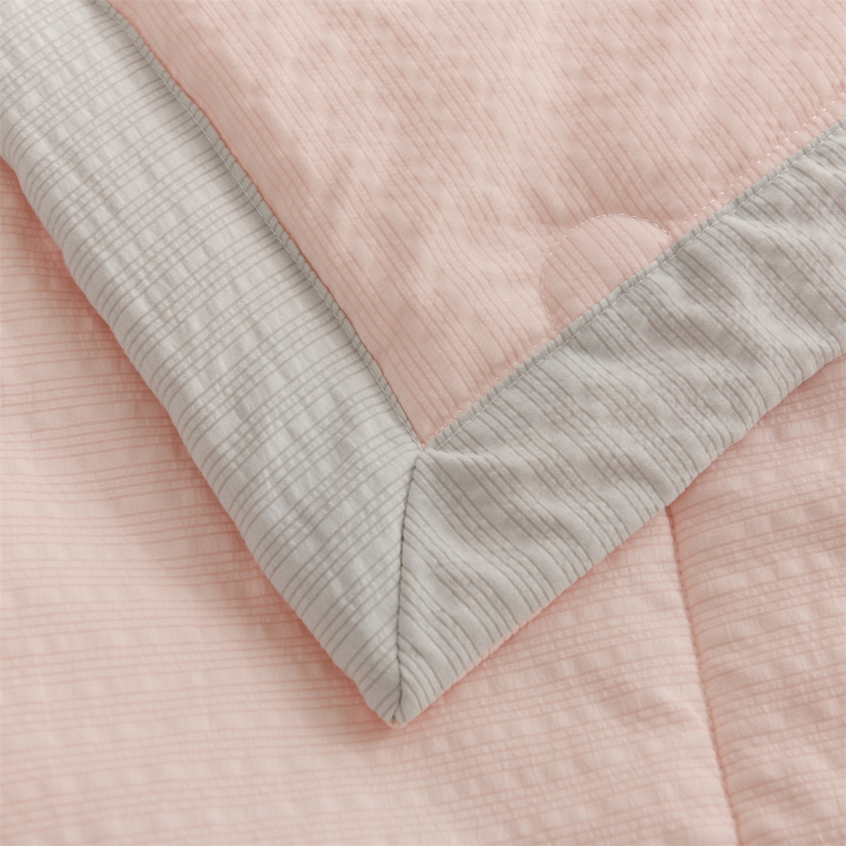 91家纺网 家纺一手货源 找家纺 恋绒家纺 2026春夏新款泡芙纱双层纱泡泡提花皱皱纱夏被夏凉被空调被 浅粉