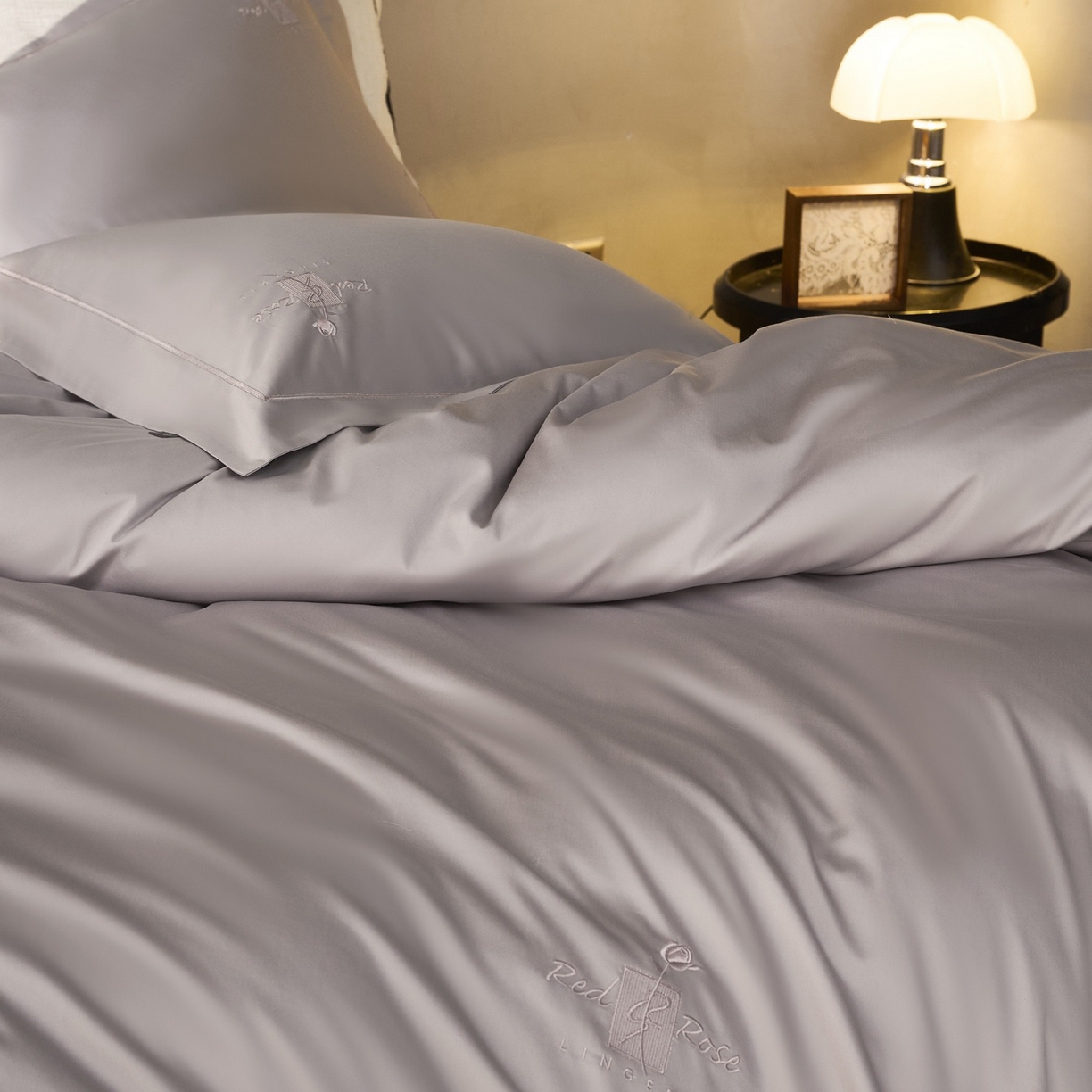 91家纺网 家纺一手货源 找家纺 玖玖爱家纺 2026新款100支奢织黄金长绒棉四件套-玫瑰 玫瑰-杉烟灰