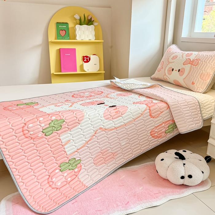 91家纺网 家纺一手货源 找家纺 川悦生活 2026新款大版宿舍凉感丝学生床凉席三件套 蜜莓小兔