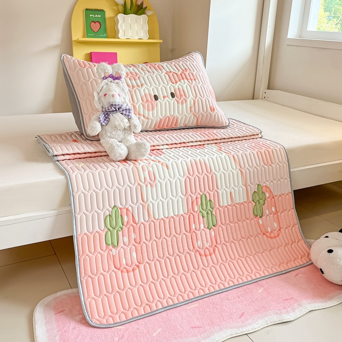 91家纺网 家纺一手货源 找家纺 川悦生活 2026新款大版宿舍凉感丝学生床凉席三件套 蜜莓小兔