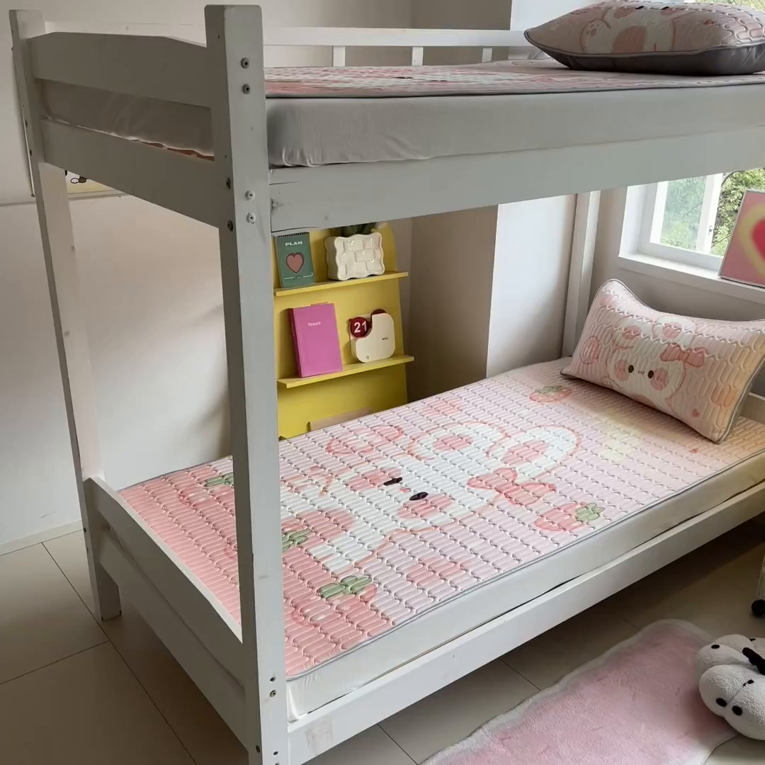 91家纺网 家纺一手货源 找家纺 川悦生活 2026新款大版宿舍凉感丝学生床凉席三件套 蜜莓小兔