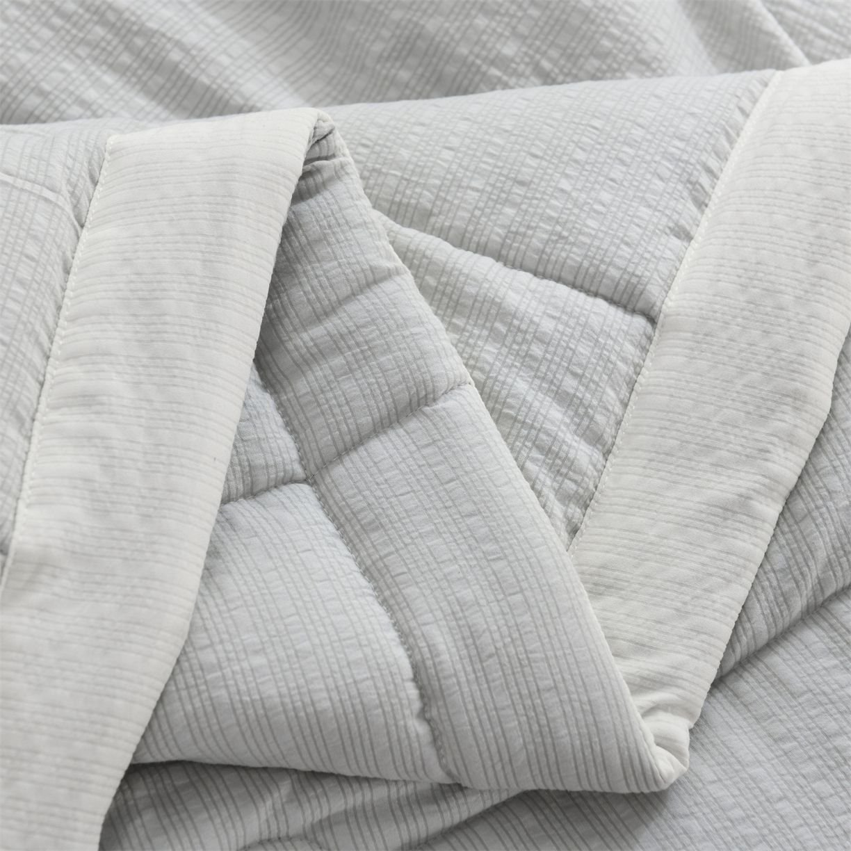 91家纺网 家纺一手货源 找家纺 恋绒家纺 2026春夏新款泡芙纱双层纱泡泡提花皱皱纱夏被夏凉被空调被 浅灰