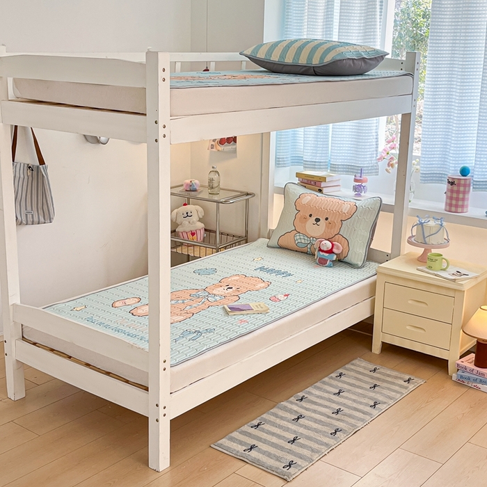 91家纺网 家纺一手货源 找家纺 川悦生活 2026新款大版宿舍凉感丝学生床凉席三件套 奶芙熊仔