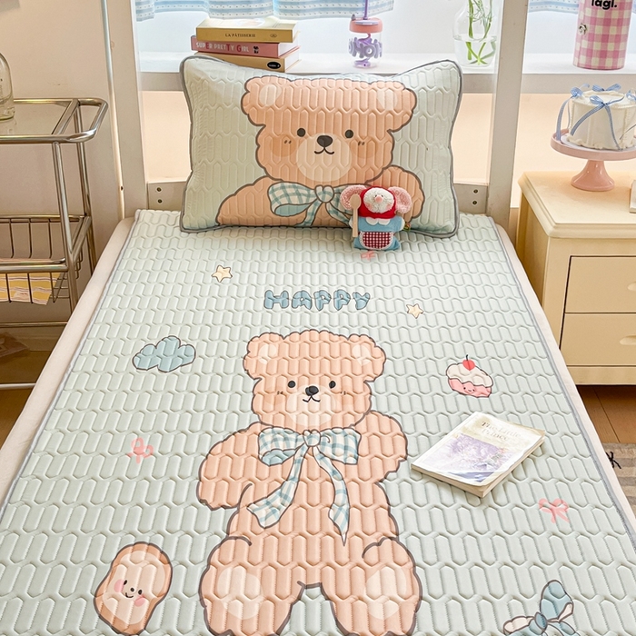 91家纺网 家纺一手货源 找家纺 川悦生活 2026新款大版宿舍凉感丝学生床凉席三件套 奶芙熊仔