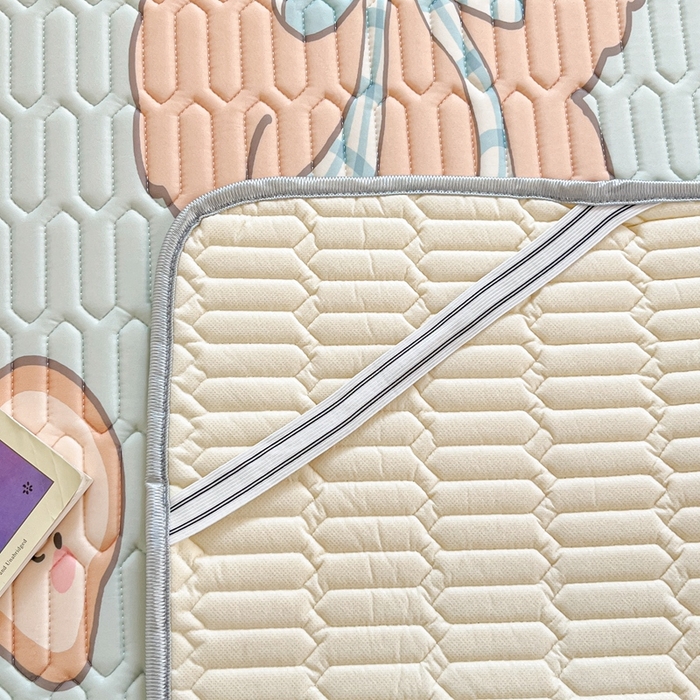 91家纺网 家纺一手货源 找家纺 川悦生活 2026新款大版宿舍凉感丝学生床凉席三件套 奶芙熊仔