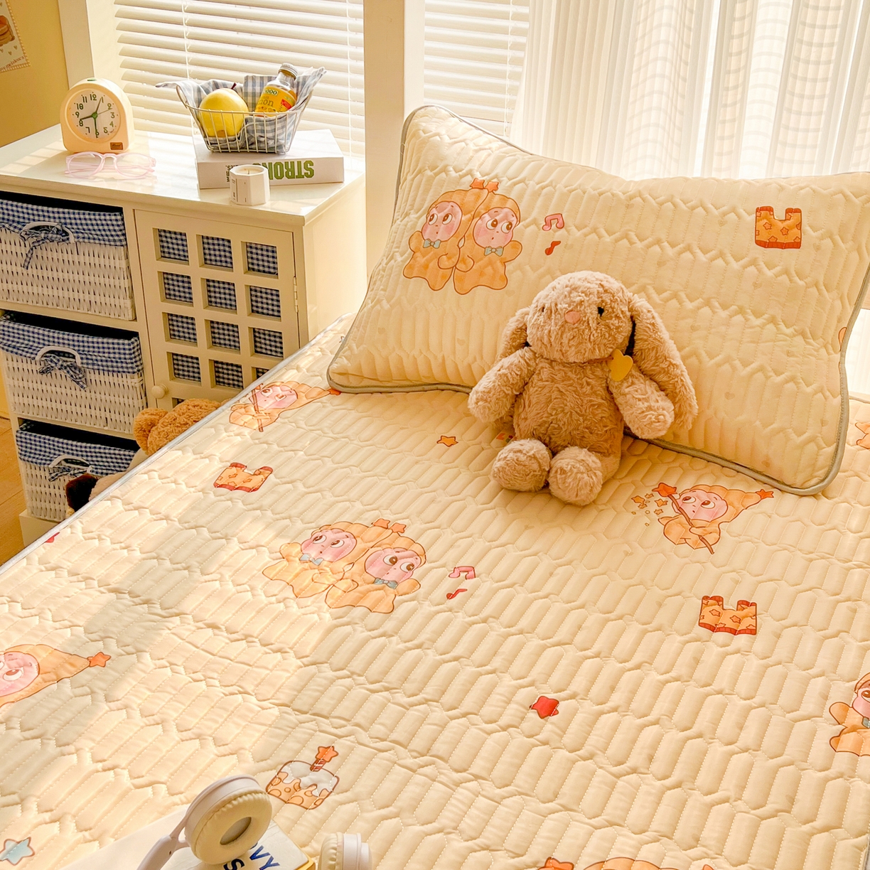 91家纺网 家纺一手货源 找家纺 川悦生活 2026新款大版宿舍凉感丝学生床凉席三件套 奶黄萌宝