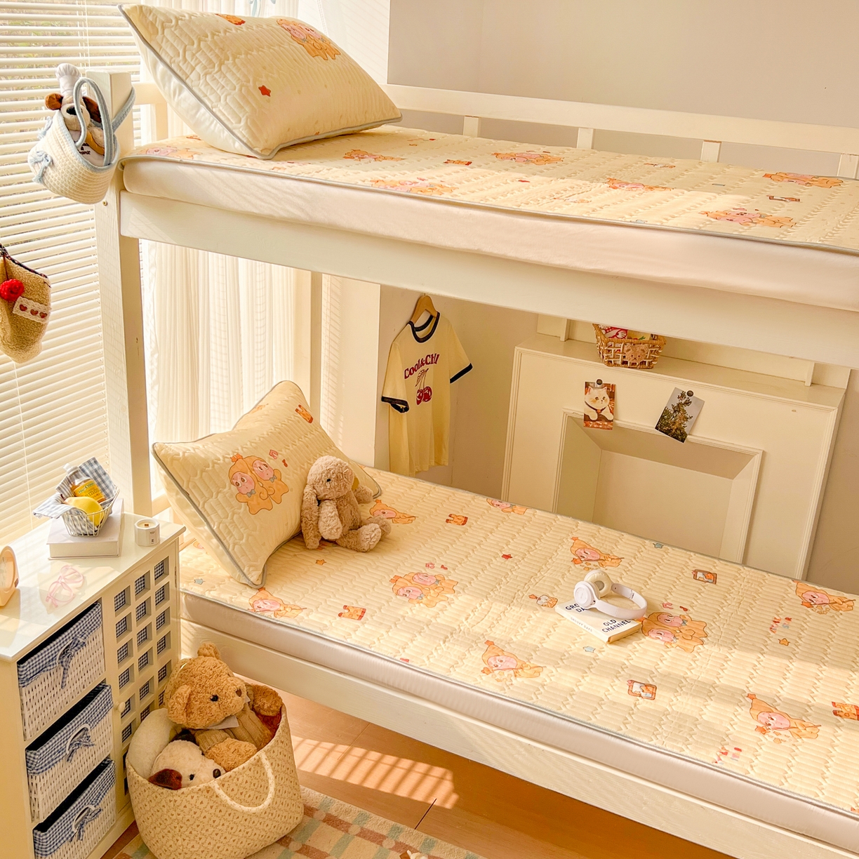 91家纺网 家纺一手货源 找家纺 川悦生活 2026新款大版宿舍凉感丝学生床凉席三件套 奶黄萌宝