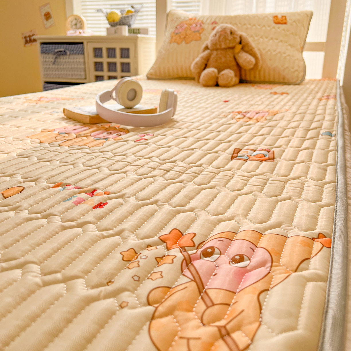 91家纺网 家纺一手货源 找家纺 川悦生活 2026新款大版宿舍凉感丝学生床凉席三件套 奶黄萌宝