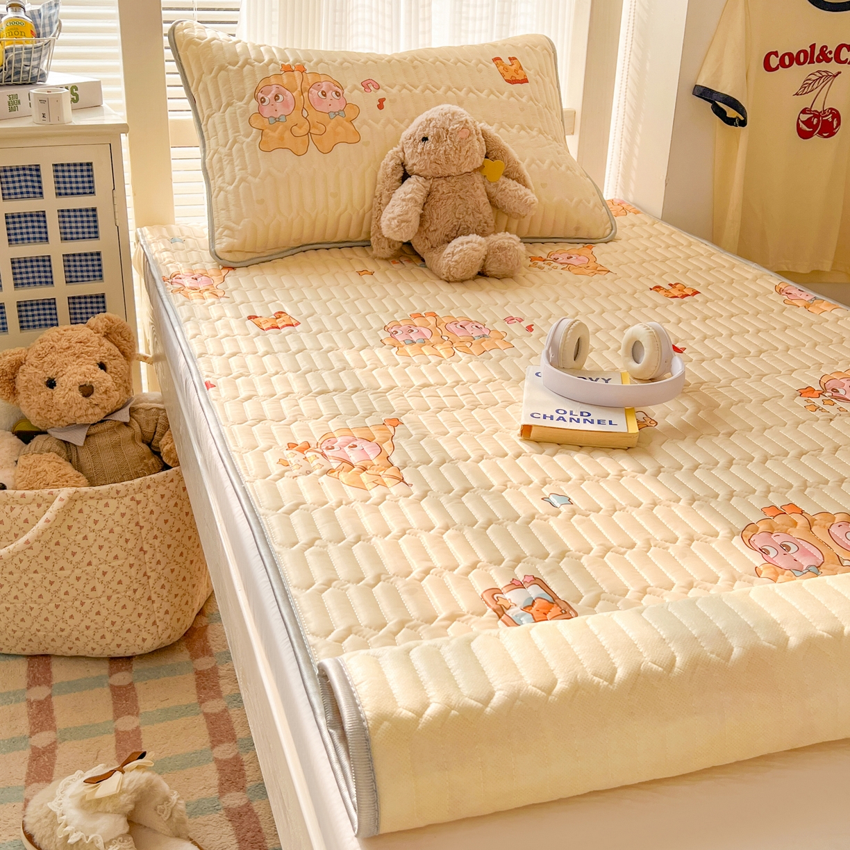 91家纺网 家纺一手货源 找家纺 川悦生活 2026新款大版宿舍凉感丝学生床凉席三件套 奶黄萌宝