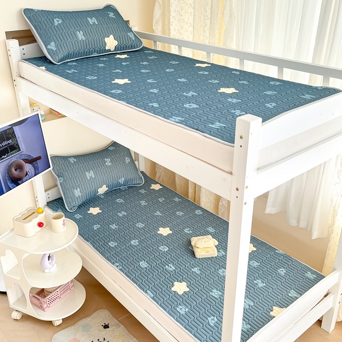 91家纺网 家纺一手货源 找家纺 川悦生活 2026新款大版宿舍凉感丝学生床凉席三件套 星星睡了