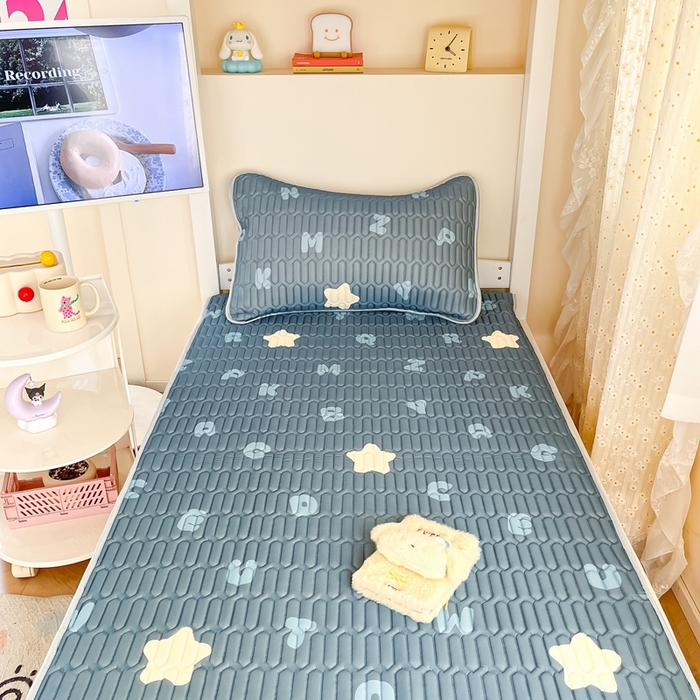 91家纺网 家纺一手货源 找家纺 川悦生活 2026新款大版宿舍凉感丝学生床凉席三件套 星星睡了