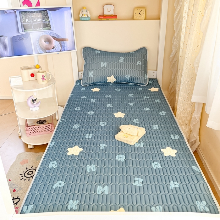 91家纺网 家纺一手货源 找家纺 川悦生活 2026新款大版宿舍凉感丝学生床凉席三件套 星星睡了