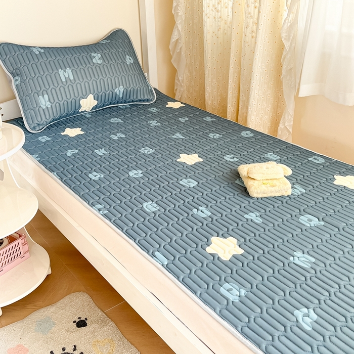 91家纺网 家纺一手货源 找家纺 川悦生活 2026新款大版宿舍凉感丝学生床凉席三件套 星星睡了