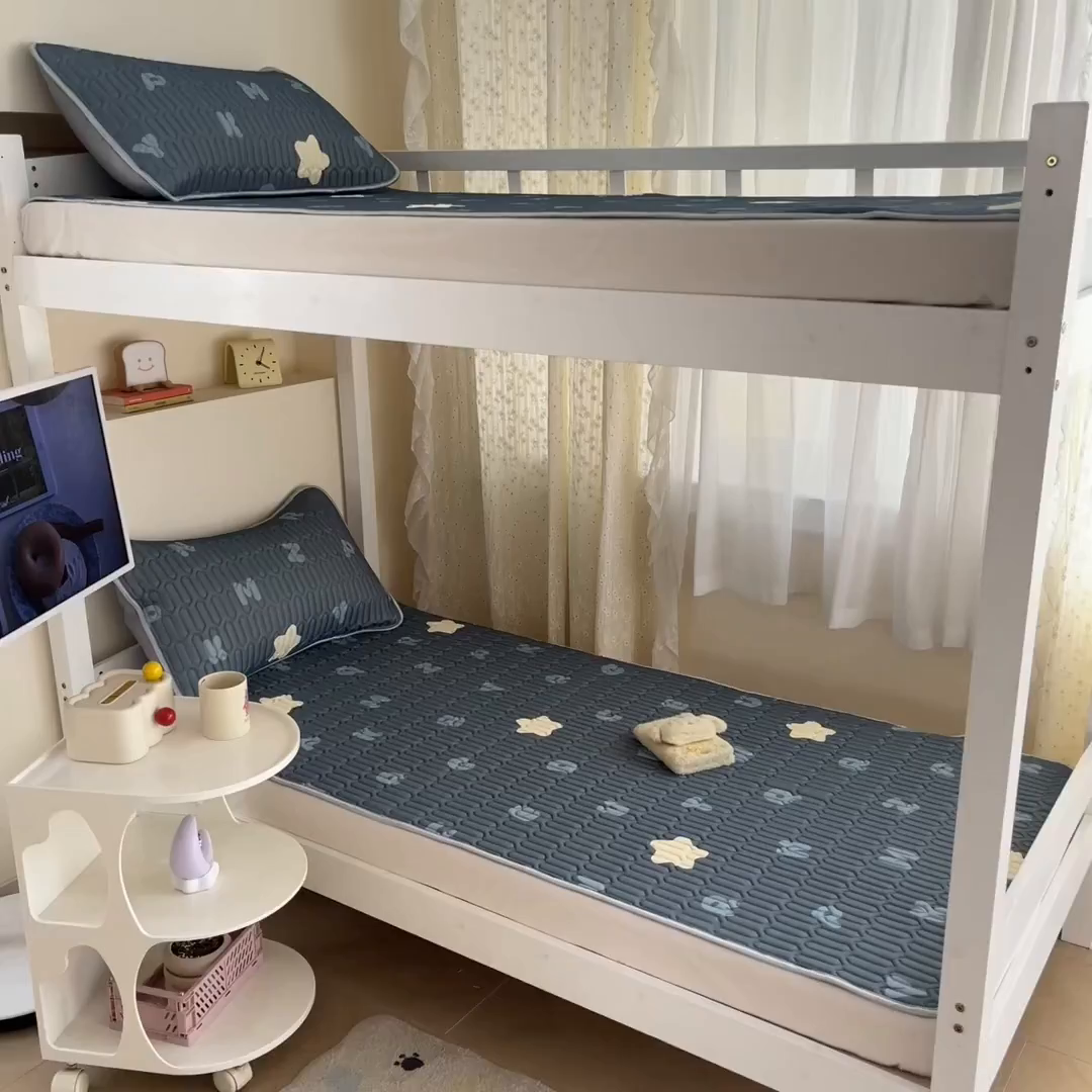 91家纺网 家纺一手货源 找家纺 川悦生活 2026新款大版宿舍凉感丝学生床凉席三件套 星星睡了