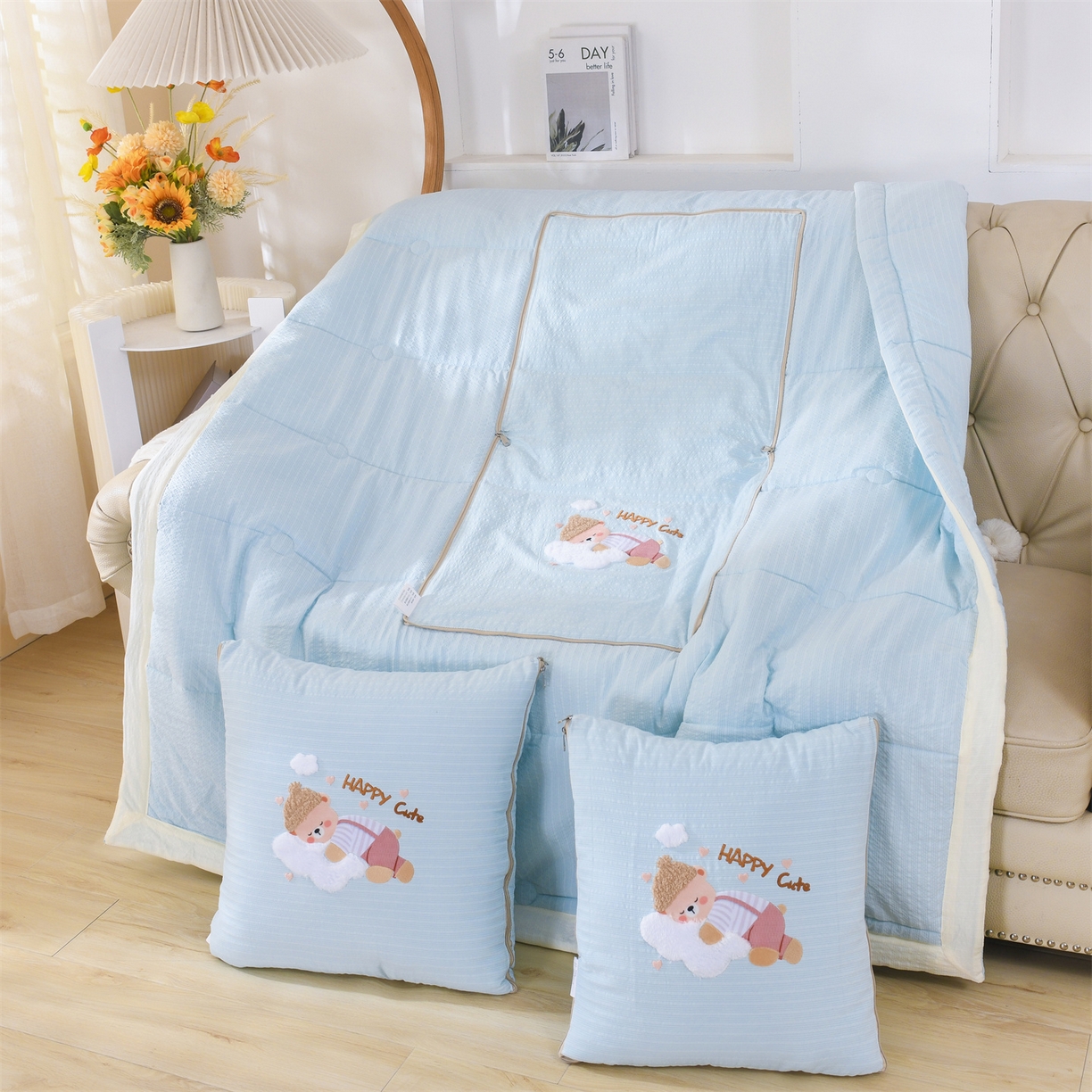 91家纺网 家纺一手货源 找家纺 （总）恋绒家纺 2026新款四季款贴布绣靠枕被抱枕被飞天萌熊