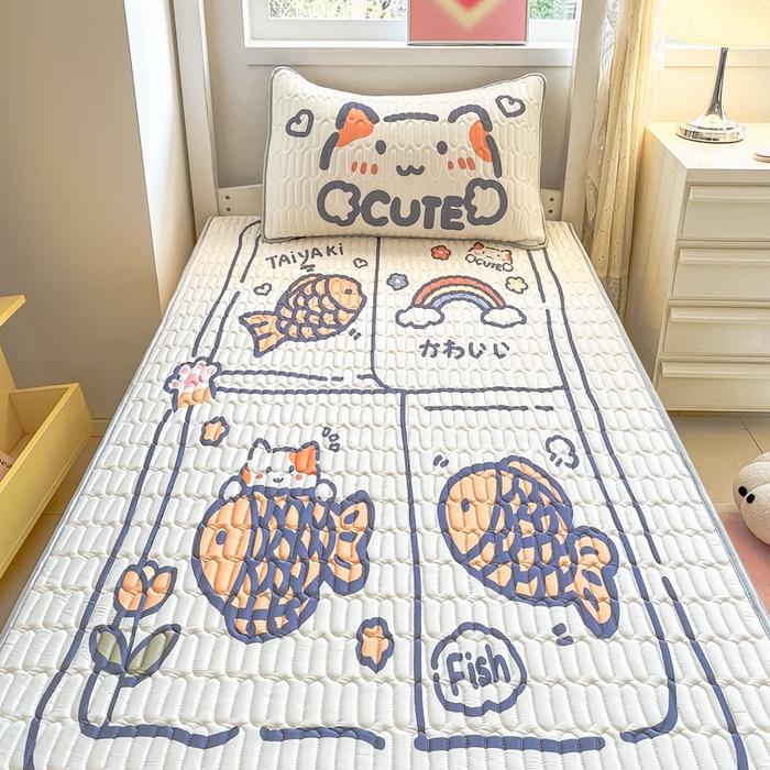 91家纺网 家纺一手货源 找家纺 川悦生活 2026新款大版宿舍凉感丝学生床凉席三件套 元气小鱼