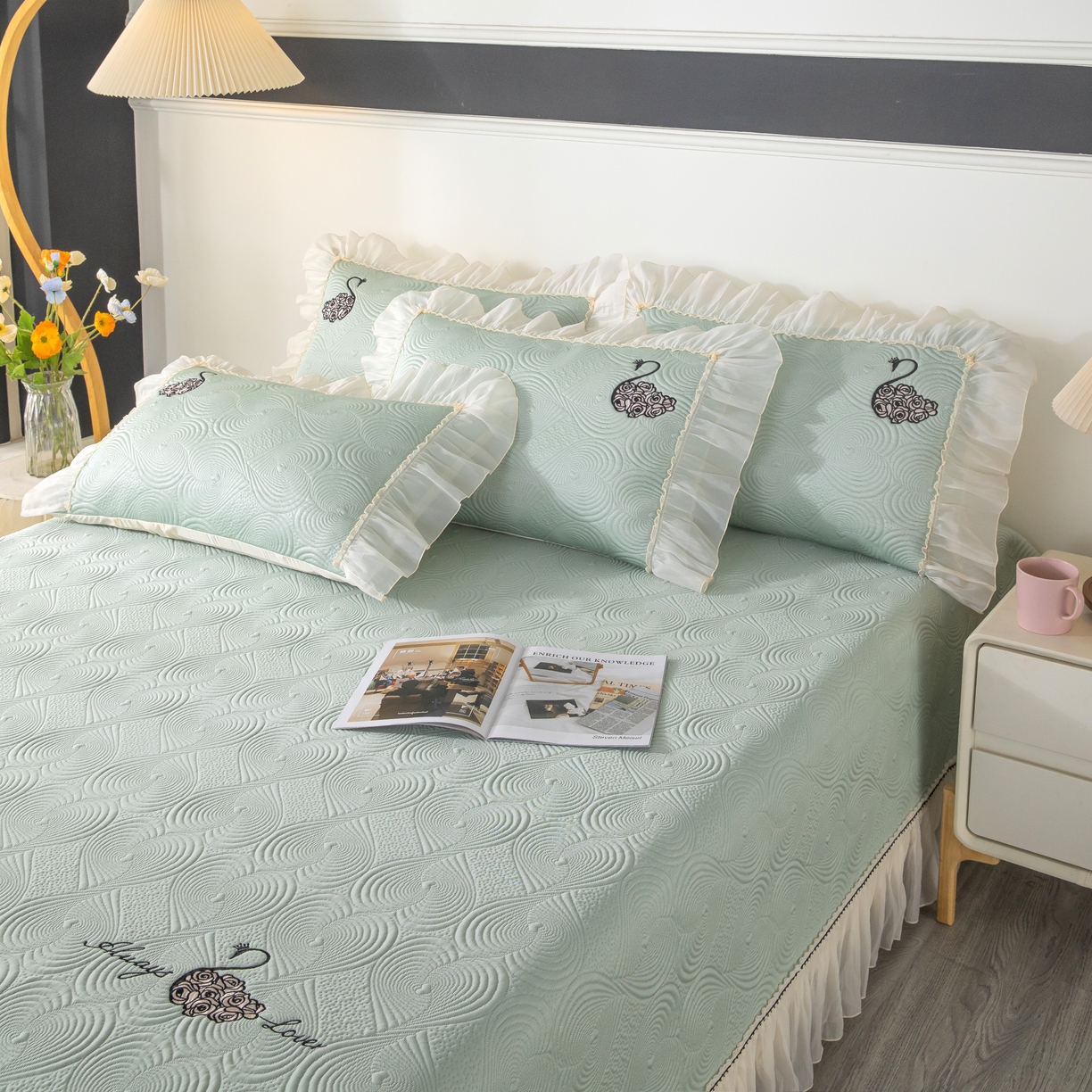 91家纺网 家纺一手货源 找家纺 木兰花 2026新款凉豆豆款PE高分子复合凉感席床盖款凉席三件套-控价228 天鹅之恋-豆蔻绿