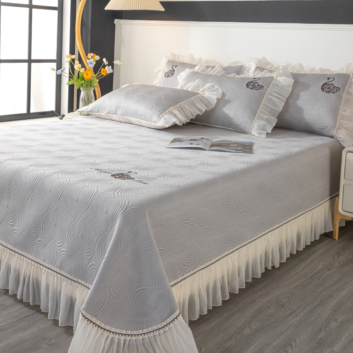 91家纺网 家纺一手货源 找家纺 木兰花 2026新款凉豆豆款PE高分子复合凉感席床盖款凉席三件套-控价228 天鹅之恋-雾灰