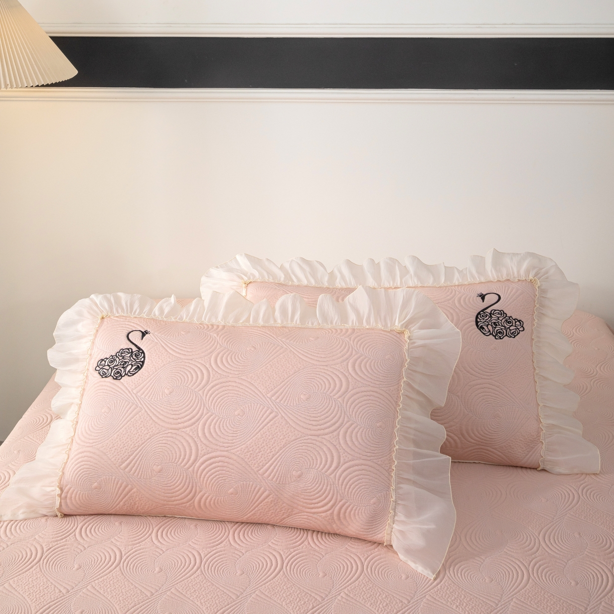 91家纺网 家纺一手货源 找家纺 木兰花 2026新款凉豆豆款PE高分子复合凉感席床盖款凉席三件套-控价228 天鹅之恋-樱花粉