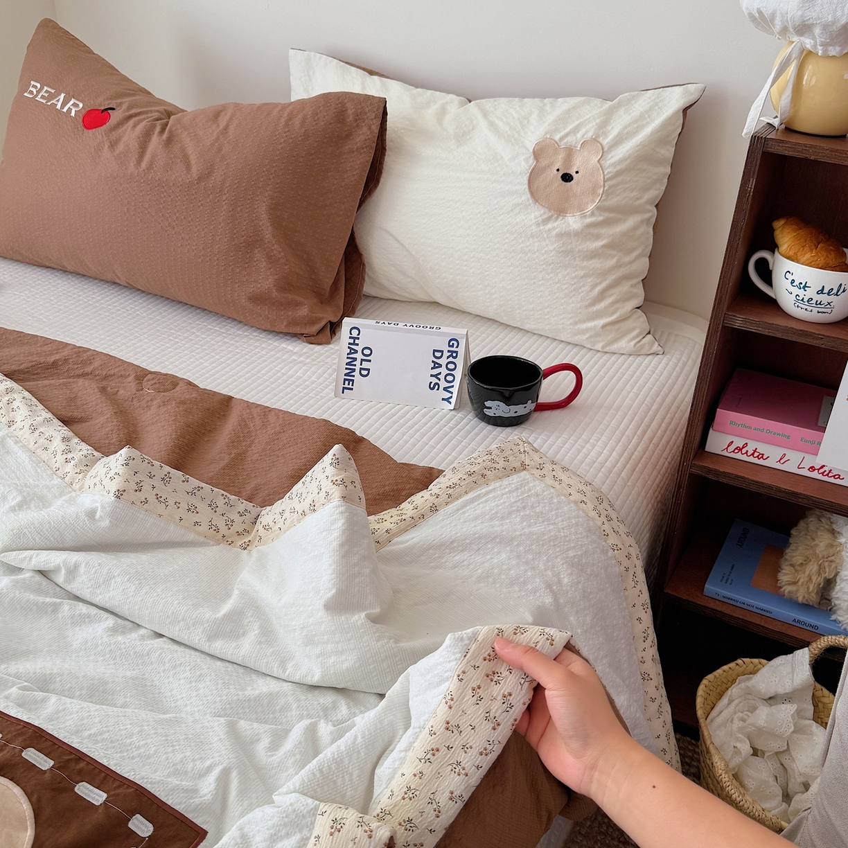 91家纺网 家纺一手货源 找家纺 顾里家纺 2026新款复古甜心泡芙纱贴布绣夏被夏凉被空调被 标签熊