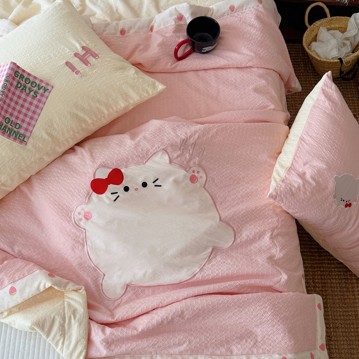 91家纺网 家纺一手货源 找家纺 顾里家纺 2026新款复古甜心泡芙纱贴布绣夏被夏凉被空调被 草莓喵