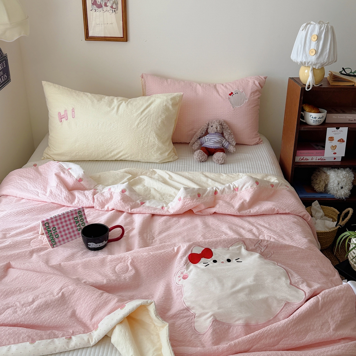 91家纺网 家纺一手货源 找家纺 顾里家纺 2026新款复古甜心泡芙纱贴布绣夏被夏凉被空调被 草莓喵