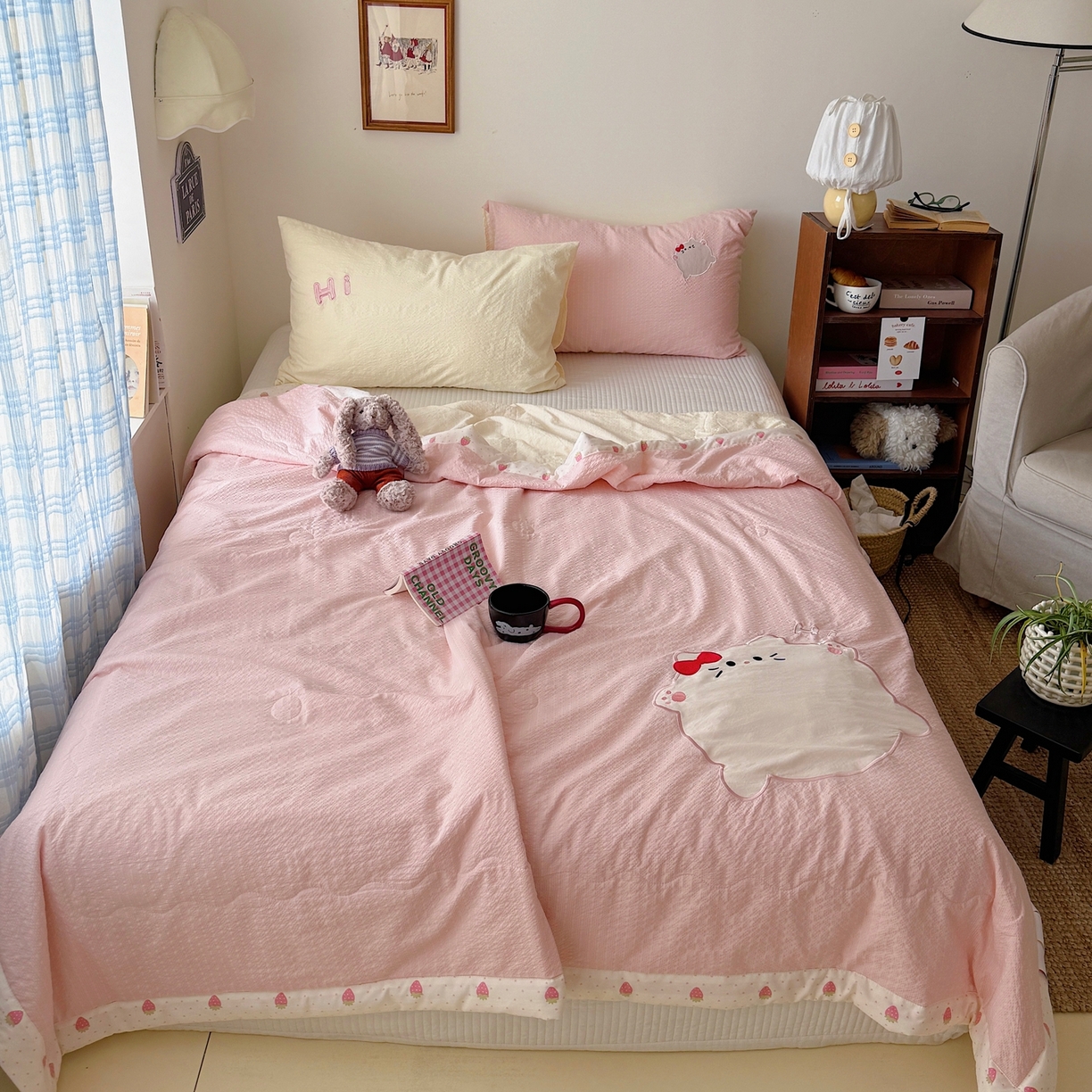 91家纺网 家纺一手货源 找家纺 顾里家纺 2026新款复古甜心泡芙纱贴布绣夏被夏凉被空调被 草莓喵