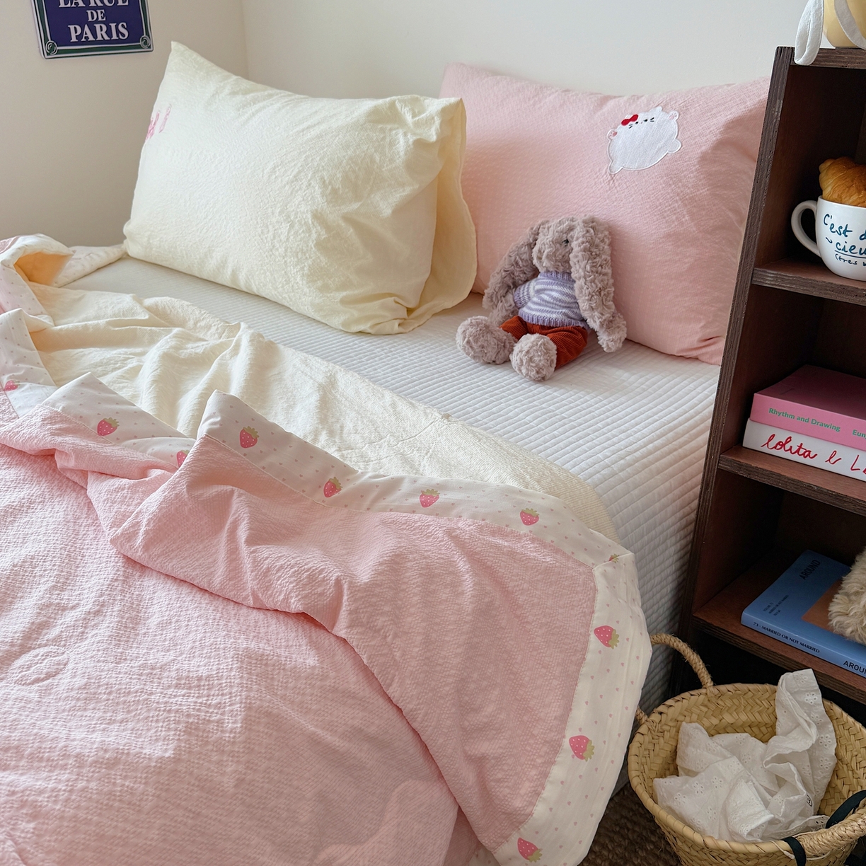 91家纺网 家纺一手货源 找家纺 顾里家纺 2026新款复古甜心泡芙纱贴布绣夏被夏凉被空调被 草莓喵