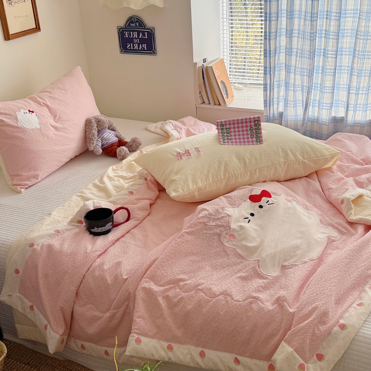 91家纺网 家纺一手货源 找家纺 顾里家纺 2026新款复古甜心泡芙纱贴布绣夏被夏凉被空调被 草莓喵