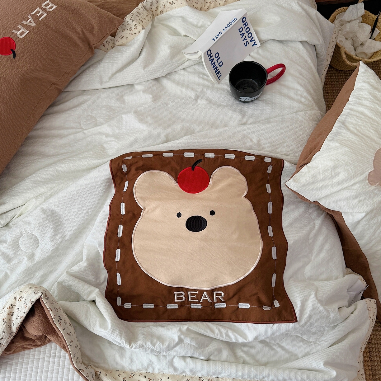 91家纺网 家纺一手货源 找家纺 顾里家纺 2026新款复古甜心泡芙纱贴布绣夏被夏凉被空调被 标签熊