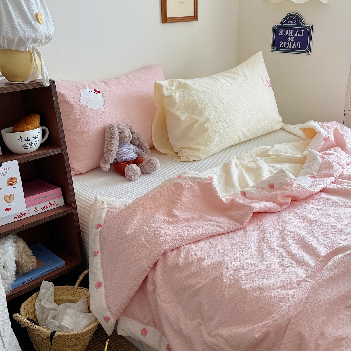 91家纺网 家纺一手货源 找家纺 顾里家纺 2026新款复古甜心泡芙纱贴布绣夏被夏凉被空调被 草莓喵