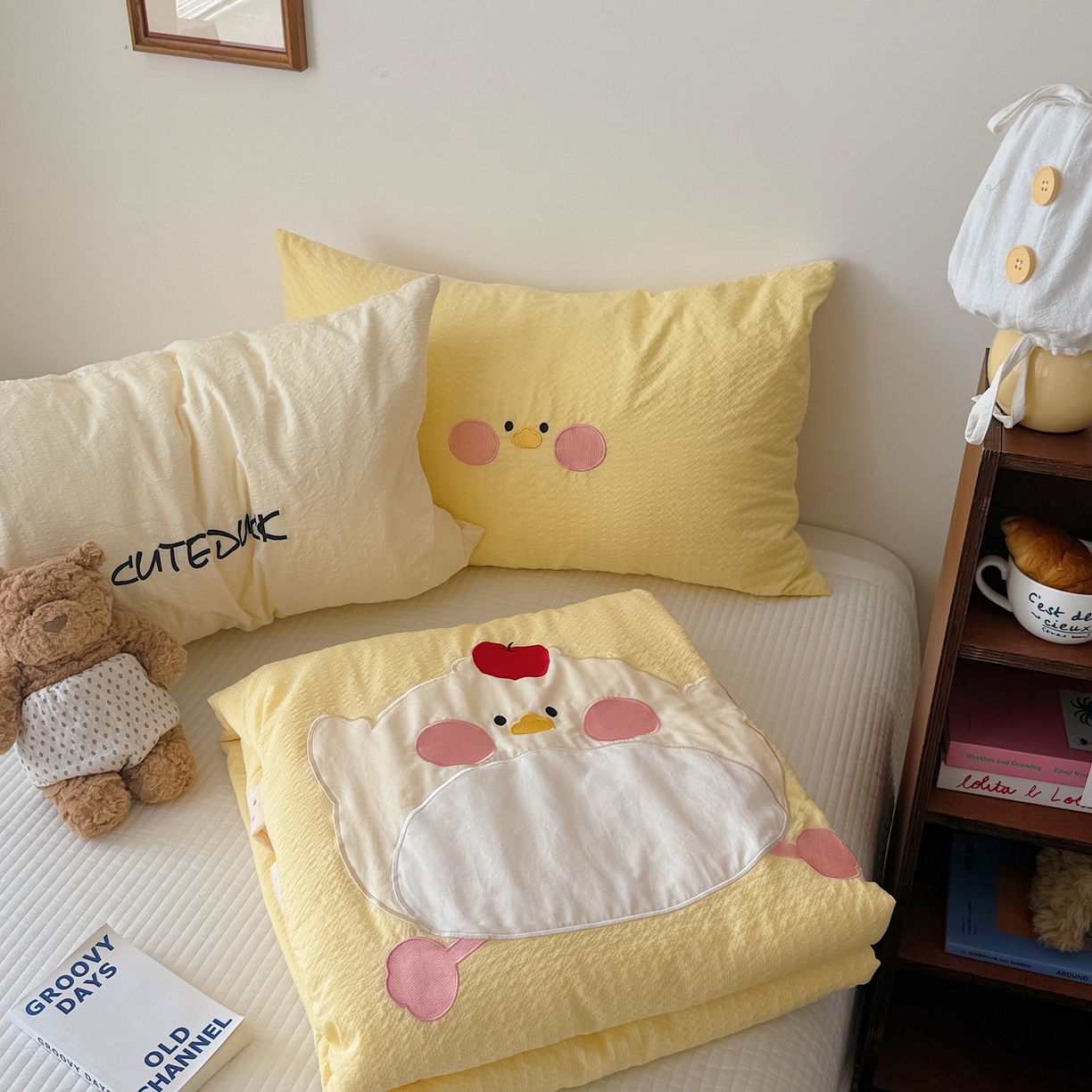 91家纺网 家纺一手货源 找家纺 顾里家纺 2026新款复古甜心泡芙纱贴布绣夏被夏凉被空调被 布丁鸡