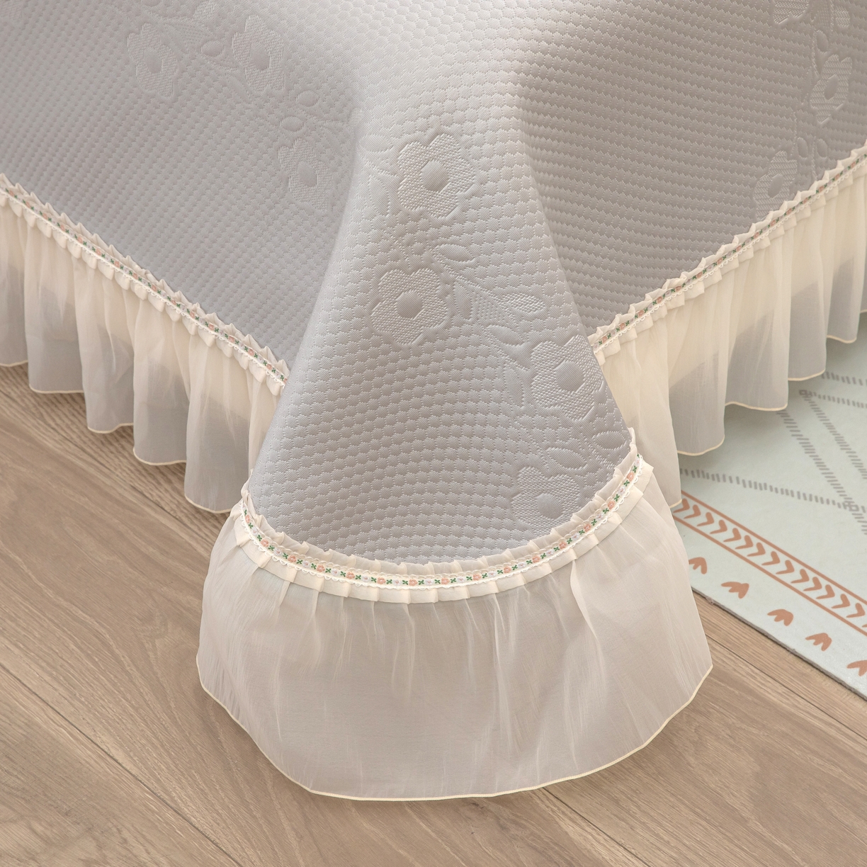 91家纺网 家纺一手货源 找家纺 木兰花 2026新款凉豆豆款PE高分子复合凉感席床盖款凉席三件套-朝花夕拾（可配同色系夏被）控价218 朝花夕拾-灰色