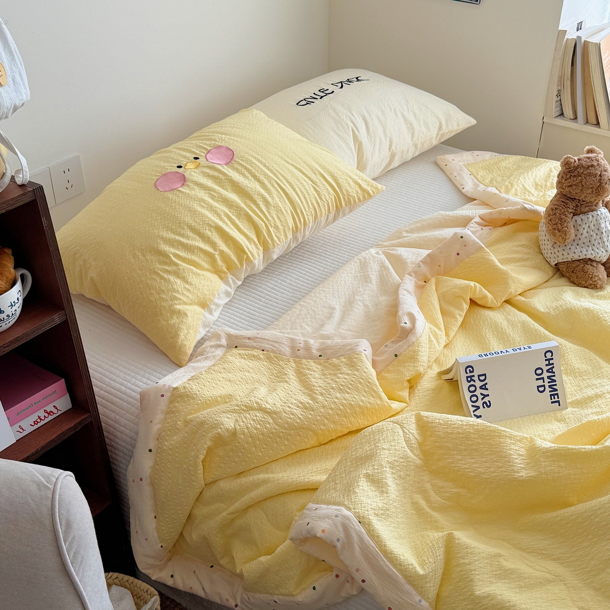 91家纺网 家纺一手货源 找家纺 顾里家纺 2026新款复古甜心泡芙纱贴布绣夏被夏凉被空调被 布丁鸡