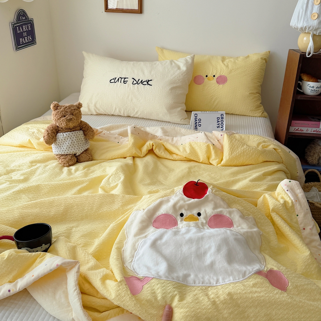 91家纺网 家纺一手货源 找家纺 顾里家纺 2026新款复古甜心泡芙纱贴布绣夏被夏凉被空调被 布丁鸡