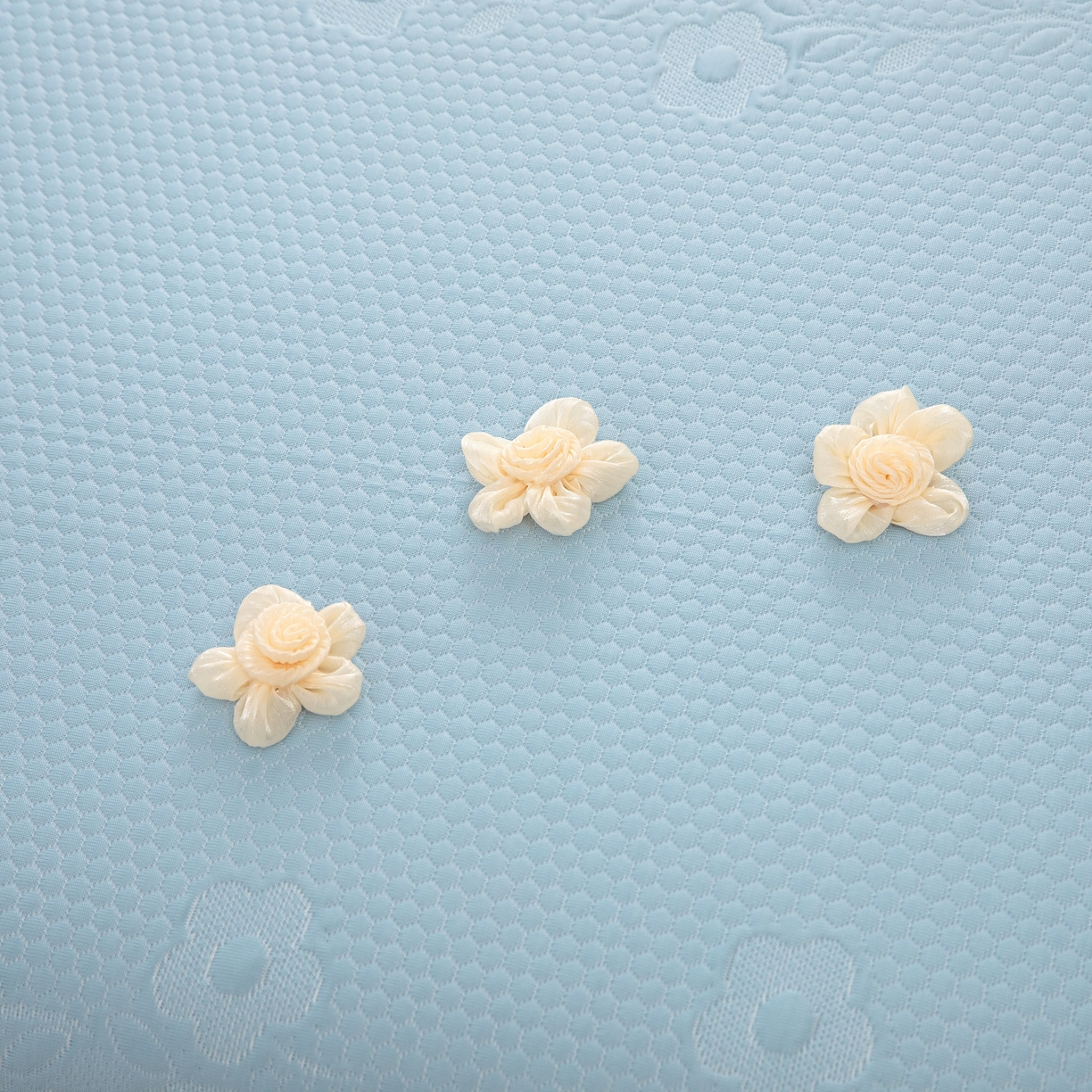 91家纺网 家纺一手货源 找家纺 木兰花 2026新款凉豆豆款PE高分子复合凉感席床盖款凉席三件套-朝花夕拾（可配同色系夏被）控价218 朝花夕拾-蓝色