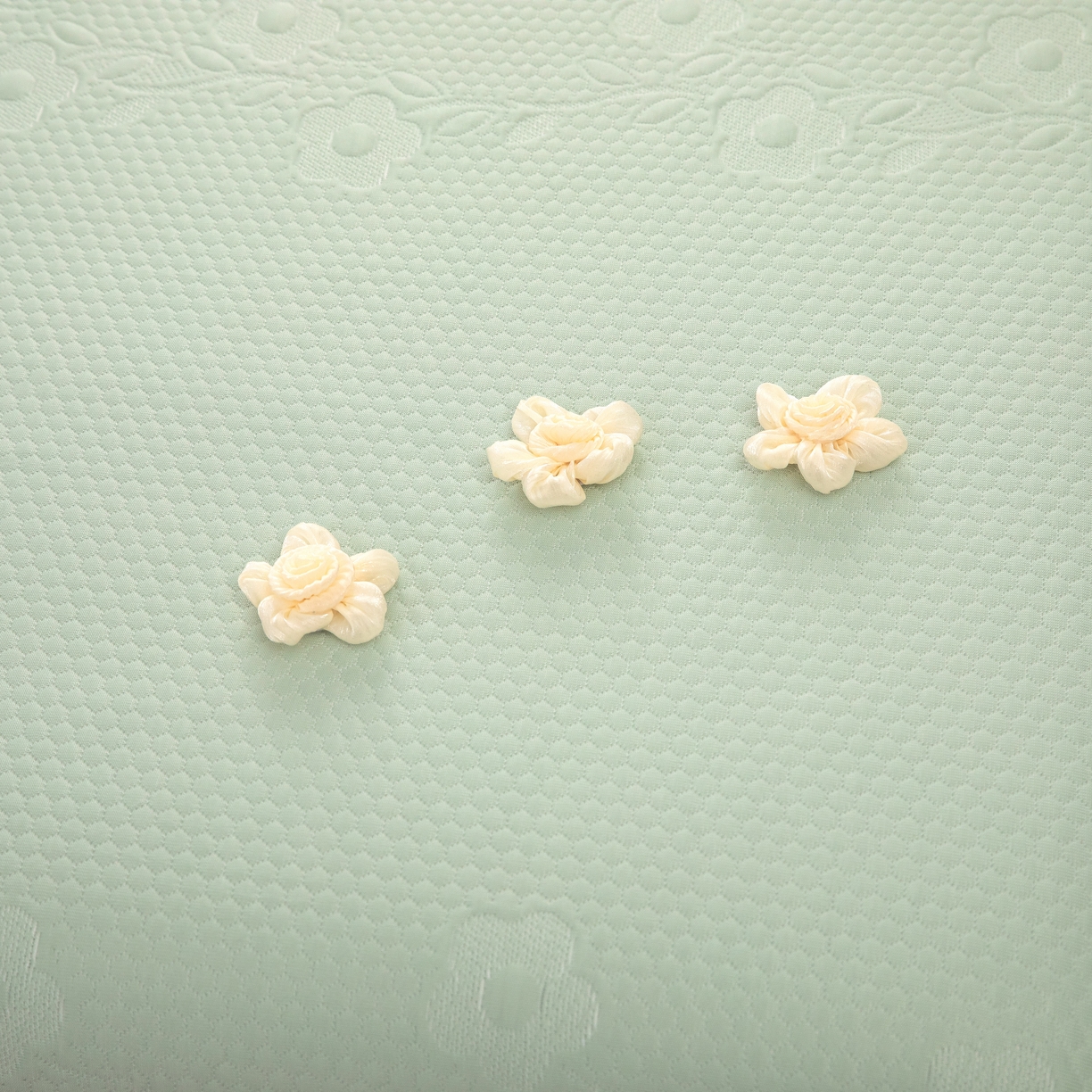 91家纺网 家纺一手货源 找家纺 木兰花 2026新款凉豆豆款PE高分子复合凉感席床盖款凉席三件套-朝花夕拾（可配同色系夏被）控价218 朝花夕拾-绿色