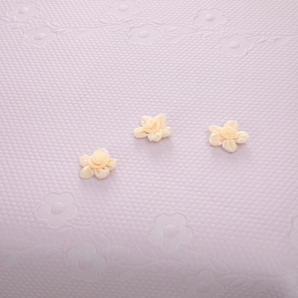 91家纺网 家纺一手货源 找家纺 木兰花 2026新款凉豆豆款PE高分子复合凉感席床盖款凉席三件套-朝花夕拾（可配同色系夏被）控价218 朝花夕拾-紫色