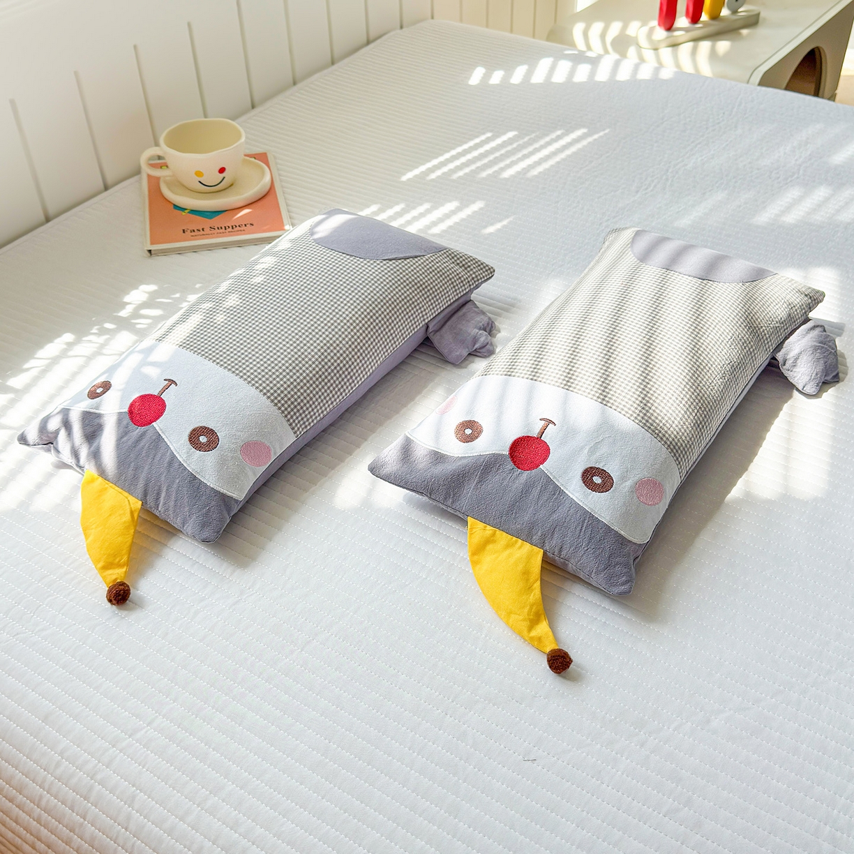 91家纺网 家纺一手货源 找家纺 梦叶草 2026新款全棉贴布绣荞麦枕 全棉贴布绣荞麦枕-企鹅