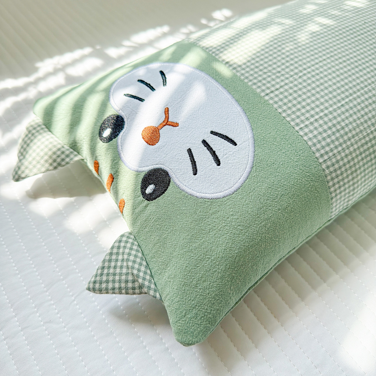 91家纺网 家纺一手货源 找家纺 梦叶草 2026新款全棉贴布绣荞麦枕 全棉贴布绣荞麦枕-猫咪