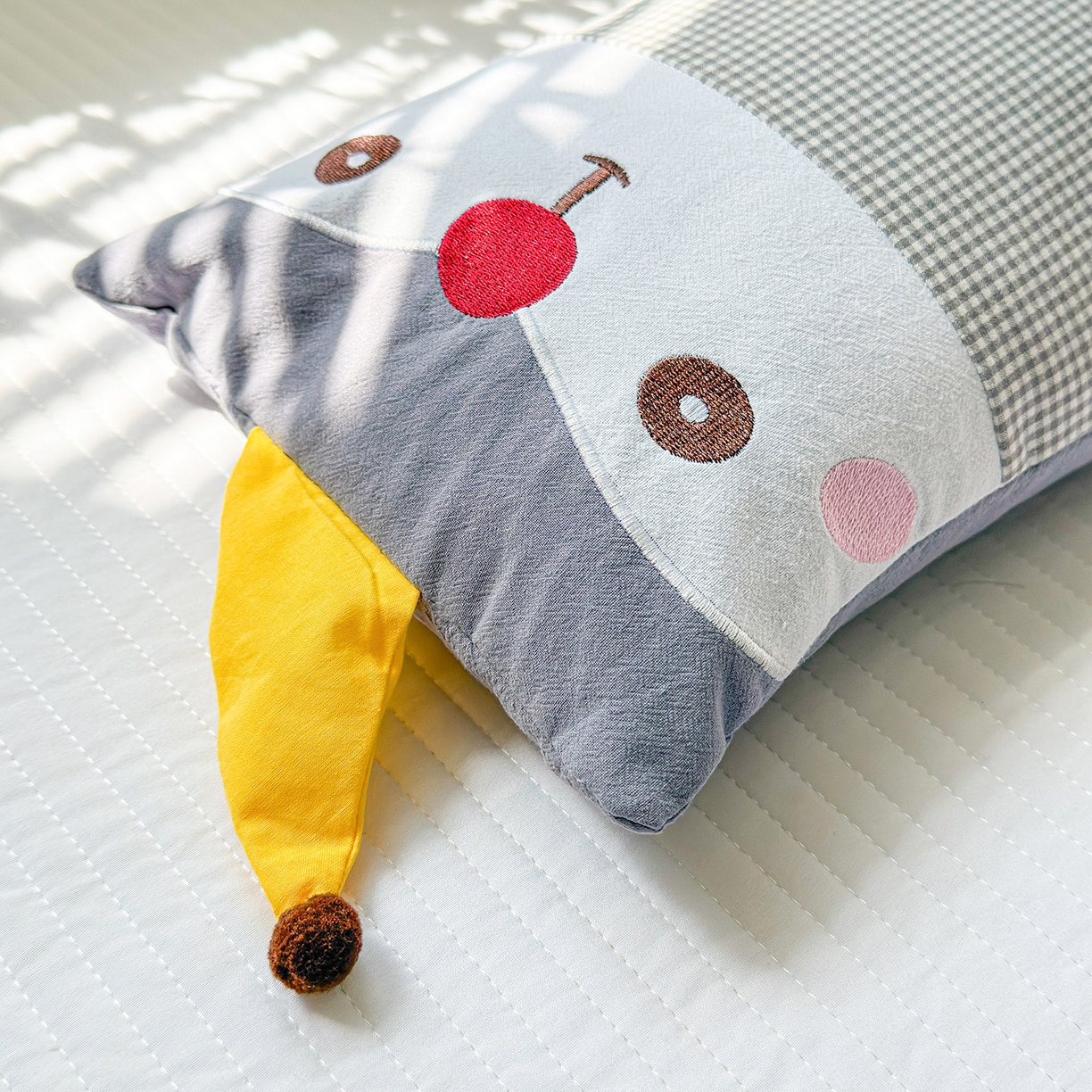 91家纺网 家纺一手货源 找家纺 梦叶草 2026新款全棉贴布绣荞麦枕 全棉贴布绣荞麦枕-企鹅