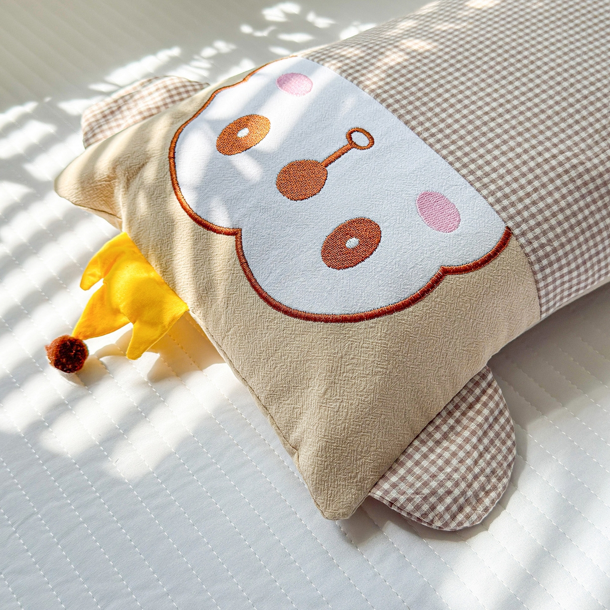 91家纺网 家纺一手货源 找家纺 梦叶草 2026新款全棉贴布绣荞麦枕 全棉贴布绣荞麦枕-小猴