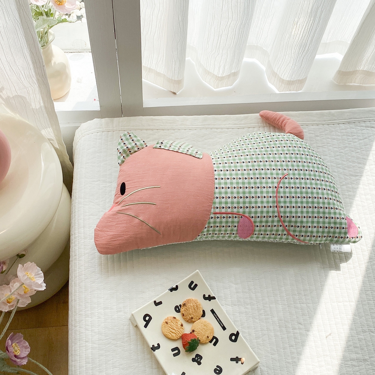 91家纺网 家纺一手货源 找家纺 梦叶草 2026新款全棉贴布绣福格鼠荞麦枕 福格鼠荞麦枕-橘绿